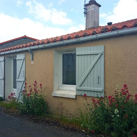 La Maisonnette Des Louves - Gite Rural Avec Jardin Barbechat Exterior foto